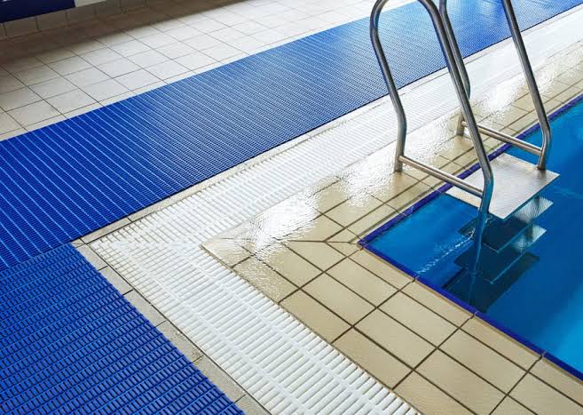Residential swimming pool mat for home pool